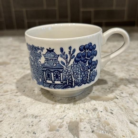 VINTAGE 1900’s~BLUE WILLOW~CHINOISERIE~3 CUPS & 4 SAUCERS~CHURCHILL ENGLAND~G23 - Picture 5 of 13